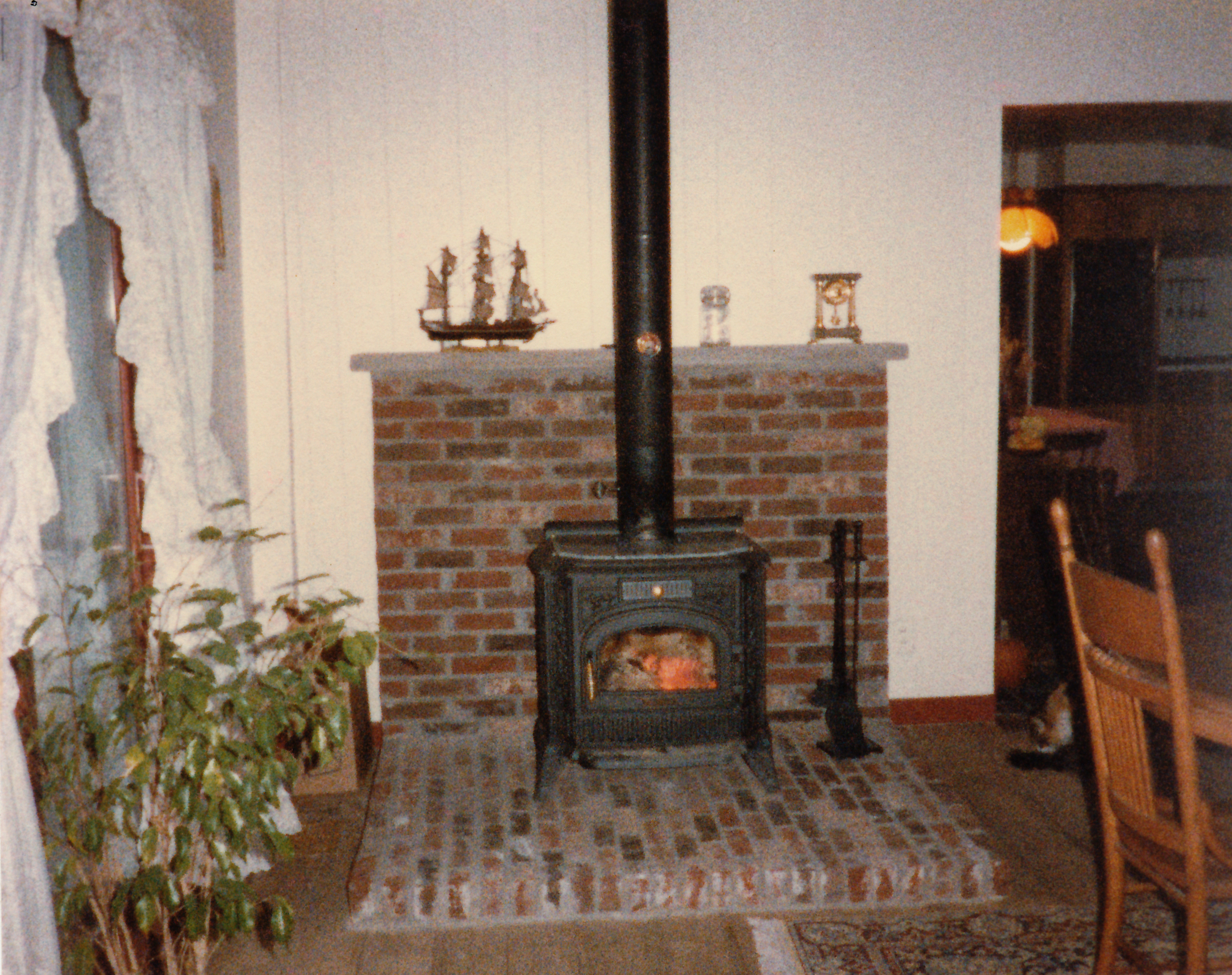 Bar-6 Pinney Interior Images 9